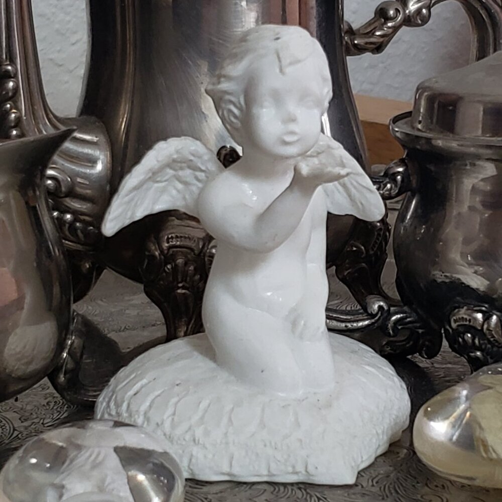 Vintage White Bisque Blowing Kiss Angel Ring Holder cottagecore 90s Victorian